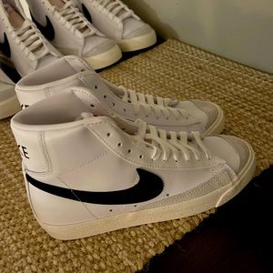 NWOT Nike Mid 77 Blazer